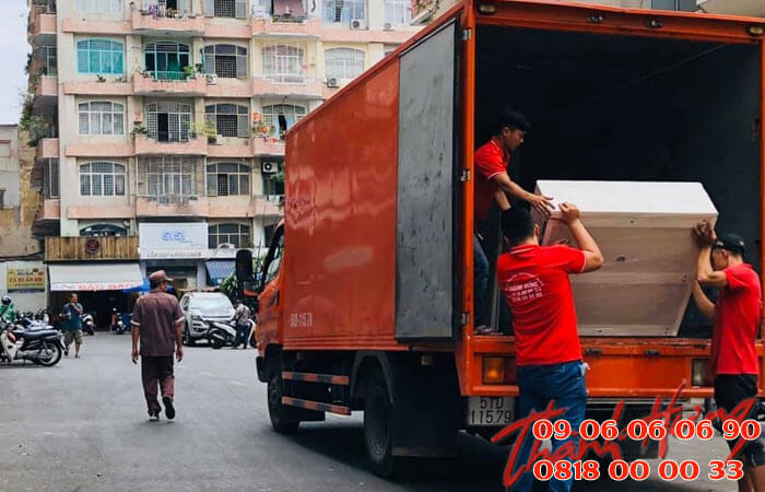 Taxi tải Thành Hưng luôn đảm bảo thời gian vận chuyển, tiến độ công việc và độ an toàn của quá trình chuyển chung cư.